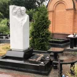 Уборка могилы. Байковое кладбище. После