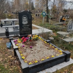 Уборка могилы. Северное кладбище. До