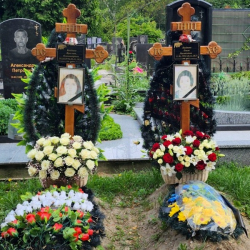 Доставка живых цветов на кладбище