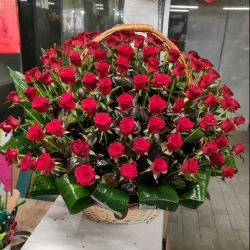 Корзина с живых цветов (100 роз)