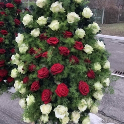 Ритуальный венок из живых цветов_23