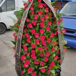 Ритуальный венок из живых цветов_16