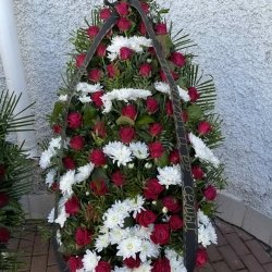 Ритуальный венок из живых цветов_42