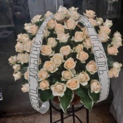 Ритуальный венок из живых цветов_54