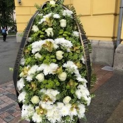 Ритуальный венок из живых цветов_14