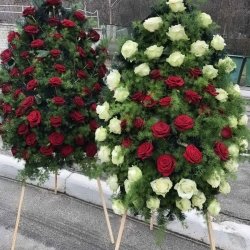Ритуальный венок из живых цветов_22