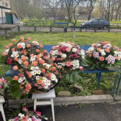 Кошик із живих квітів
