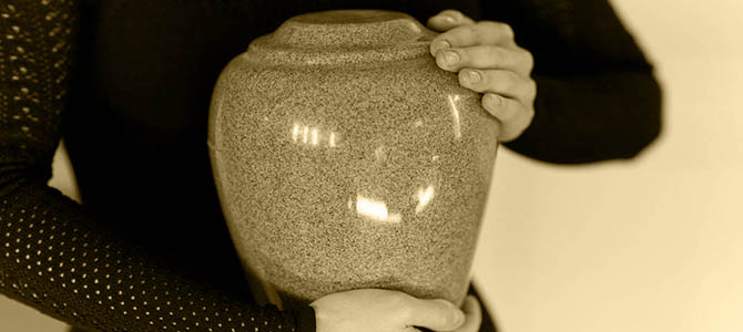 Урна з прахом літаком: чи можливе перевезення